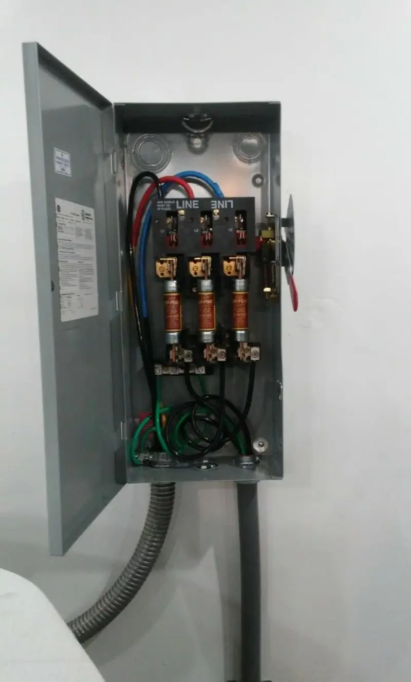 Three-phase disconnect switch installed for Smoke Detector Installation in Pantops